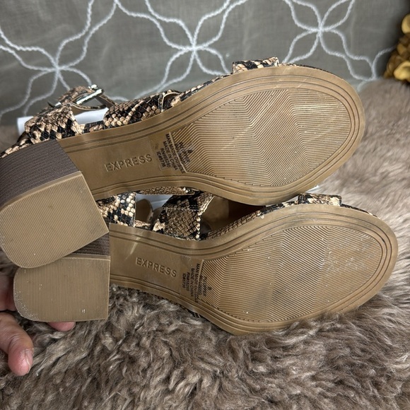 (O) Express Women's Ankle Strap Block Heel Faux Snake Skin Sandals Brown Size 8 - Picture 8 of 11